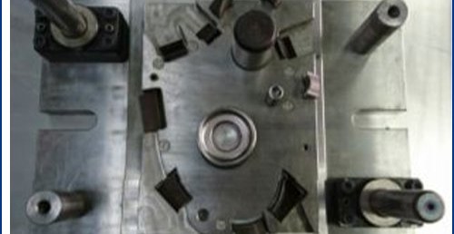 Khuôn dập đơn chi tiết kim loại tấm